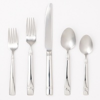 This stylish collection of flatware is modern and minimalist, making it perfect for everyday use. But it's also truly comprehensive, including service for 12, a 5-piece hostess set, 5 additional serving pieces and 12 steak knives. With the Duxbury collection, you're always ready to entertain.