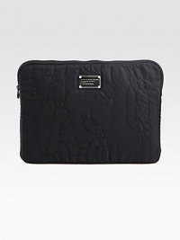 Signature quilted nylon zips around your computer for a stylish cover.Zip-around closureFully lined13¾W X 10½H X 3/4DImported