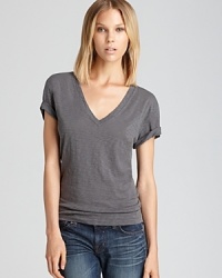 This rag & bone/JEAN v-neck tee boasts laid-back weekend style. This rag & bone/JEAN v-neck tee boasts laid-back weekend style.