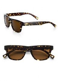 Classic style with a vintage-inspired keyhole bridge and metal grommets on the temple. Available in danby tortoise frames with java polarized lenses.Acetate100% UV ProtectionImported Classic style with a vintage-inspired keyhole bridge and metal grommets on the temple. Available in danby tortoise frames with java polarized lenses.Acetate100% UV ProtectionImported