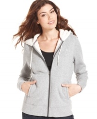Cozy into this fleece hoodie from the North Face. It's a layering essential for all your outdoor activities. Cozy into this fleece hoodie from the North Face. It's a layering essential for all your outdoor activities.