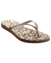 Hop into summer with the Slim Animal Print flip flops from Havaianas! These classic must-owns feature a relaxed thong design with funky animal print. Hop into summer with the Slim Animal Print flip flops from Havaianas! These classic must-owns feature a relaxed thong design with funky animal print.