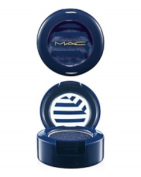 Highly pigmented powder. Applies evenly, blends well. Packaged in blue and white stripes, it's a match to everything Hey, Sailor! Limited edition.