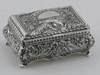 ORNATE RECTANGULAR BOX - ORNATE RECTANGULAR BOX, SILVER PLATED. ORNATE RECTANGULAR BOX - ORNATE RECTANGULAR BOX, SILVER PLATED.