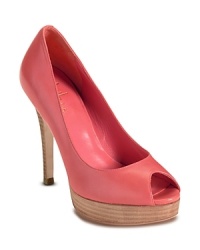 A dramatic heel height for day to evening looks, balanced with the ultimate comfort of NIKE AIR Technology. By Cole Haan. A dramatic heel height for day to evening looks, balanced with the ultimate comfort of NIKE AIR Technology. By Cole Haan.