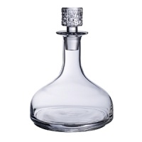 A unique textured stopper and classic silhouette combine in eye-catching style to Villeroy & Boch's Urban Nature decanter. A unique textured stopper and classic silhouette combine in eye-catching style to Villeroy & Boch's Urban Nature decanter.