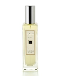 Vetyver is a modern interpretation of a spicy, aromatic classic. Vetiver, the legendary scent of India, is blended with sweet orange, nutmeg and tarragon to create this powerful, mysterious fragrance. Vetyver is a modern interpretation of a spicy, aromatic classic. Vetiver, the legendary scent of India, is blended with sweet orange, nutmeg and tarragon to create this powerful, mysterious fragrance.