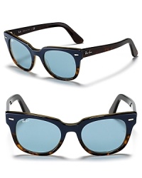 Play up your personality with shapely Ray-Ban frames. Play up your personality with shapely Ray-Ban frames.