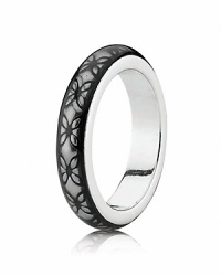PANDORA's engraved sterling silver ring glazed with transparent grey enamel adds a bohemian touch to your jewelry box. PANDORA's engraved sterling silver ring glazed with transparent grey enamel adds a bohemian touch to your jewelry box.