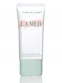 Water-light fluid filters out damaging UVA/UVB rays. Rich in exclusive seaweed extracts and photonic gemstones, it captures beneficial visible light to energize and enhance the benefits of Creme de la Mer and provides antioxidant protection. 1.7 oz. Water-light fluid filters out damaging UVA/UVB rays. Rich in exclusive seaweed extracts and photonic gemstones, it captures beneficial visible light to energize and enhance the benefits of Creme de la Mer and provides antioxidant protection. 1.7 oz.