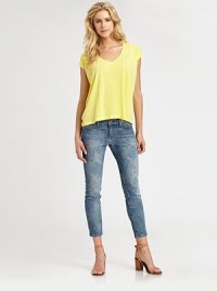 Faded denim in a chic floral-print wash, cropped just above the ankle for an updated silhouette.THE FITSkinny fitRise, about 8Inseam, about 28THE DETAILSZip flyFive-pocket style98% cotton/2% spandexHand washMade in USA of imported fabricModel shown is 5'10 (177cm) wearing US size 4. Faded denim in a chic floral-print wash, cropped just above the ankle for an updated silhouette.THE FITSkinny fitRise, about 8Inseam, about 28THE DETAILSZip flyFive-pocket style98% cotton/2% spandexHand washMade in USA of imported fabricModel shown is 5'10 (177cm) wearing US size 4.