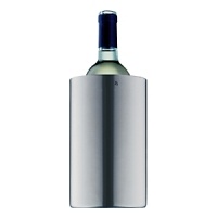 This wine cooler is simple and classic in design. It fits a standard one litre bottle and covers the bottle to its neck. This wine cooler is simple and classic in design. It fits a standard one litre bottle and covers the bottle to its neck.