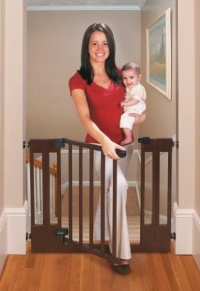 Summer Infant Sure and Secure Deluxe Top of Stairs Wood Walk Thru Gate Summer Infant Sure and Secure Deluxe Top of Stairs Wood Walk Thru Gate