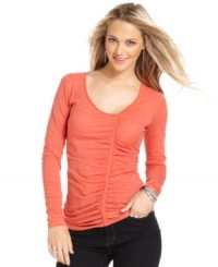 Elevate your basic wardrobe with this DKNY Jeans top. The asymmetrical neckline and ruched detail at the front makes it something special! Elevate your basic wardrobe with this DKNY Jeans top. The asymmetrical neckline and ruched detail at the front makes it something special!
