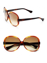 THE LOOKRounded style Semi-translucent variegated designEtched logo on lens Logo accented temples UVA and UVB protectionSignature case includedTHE COLORVariegated havana with gradient brown lensesORIGINMade in Italy