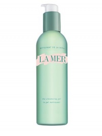 Powerful yet gentle, this oil-free facial cleanser draws away dirt, debris, make-up, pollutants and excess sebum with magnetized tournaline and La Mer's exclusive Deconstructed Waters. Formulated with non-detergent ingredients essential to maintaining the skin's delicate moisture barrier, this cleaner will not upset the complexion, even with frequent use. Ideal for normal to oily skin types. 6.7 oz. Powerful yet gentle, this oil-free facial cleanser draws away dirt, debris, make-up, pollutants and excess sebum with magnetized tournaline and La Mer's exclusive Deconstructed Waters. Formulated with non-detergent ingredients essential to maintaining the skin's delicate moisture barrier, this cleaner will not upset the complexion, even with frequent use. Ideal for normal to oily skin types. 6.7 oz.
