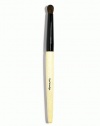 The tapered end of this brush is designed for smudging to create a modern, soft, smoky eye. 