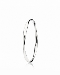 Subtle contours and liquid lines add an organic element to PANDORA's sterling silver bangle. Subtle contours and liquid lines add an organic element to PANDORA's sterling silver bangle.