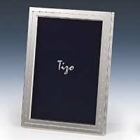 Hand crafted in Italy with a beautiful wooden back, the Tizo Raindrop Frame's gleaming silverplate border is accented with a subtly textured design along the front and sides. Hand crafted in Italy with a beautiful wooden back, the Tizo Raindrop Frame's gleaming silverplate border is accented with a subtly textured design along the front and sides.