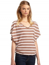 THE LOOKAllover stripe printDolman sleevesCinched sidesTHE FITAbout 24 from shoulder to hemTHE MATERIAL60% organic cotton/40% recycled polyesterCARE & ORIGINMachine washImportedModel shown is 5'10 (177cm) wearing US size Small. THE LOOKAllover stripe printDolman sleevesCinched sidesTHE FITAbout 24 from shoulder to hemTHE MATERIAL60% organic cotton/40% recycled polyesterCARE & ORIGINMachine washImportedModel shown is 5'10 (177cm) wearing US size Small.