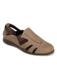 The Aerosoles Volume Flats make a subtle, athletic-inspired statement with their down-to-earth open upper, elastic inserts and stitched highlights. The Aerosoles Volume Flats make a subtle, athletic-inspired statement with their down-to-earth open upper, elastic inserts and stitched highlights.
