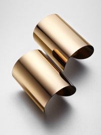 This shiny metal style features a wide design for the ultimate impact. BrassDiameter, about 2.25 adjustableSlip-on styleMade in Italy This shiny metal style features a wide design for the ultimate impact. BrassDiameter, about 2.25 adjustableSlip-on styleMade in Italy