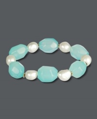 Add a splash. This stylish stretch bracelet combines cultured freshwater pearls (8-9 mm) and sea blue Chalcedony nuggets (126 ct. t.w.). Bracelet stretches to fit wrist. Approximate length: 7-1/2 inches.