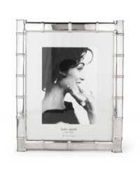 Stylized bamboo-inspired details deliver tropical punch to your favorite photos. Stylized bamboo-inspired details deliver tropical punch to your favorite photos.