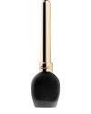 Designed like a calligraphy tool for precision and simplicity of use, with an ultra-fine brush, long handle and impeccable line. From the thinnest to the heaviest contour, it provides flawless application. 