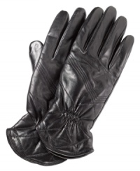 A classic style gets an alluring upgrade with quilted pattern design detail. Soft and supple, these leather gloves form Timerland provide warm wool lining for extra warmth on cold winter days. A classic style gets an alluring upgrade with quilted pattern design detail. Soft and supple, these leather gloves form Timerland provide warm wool lining for extra warmth on cold winter days.