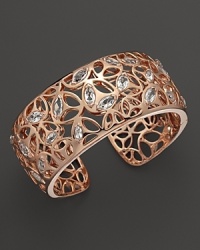 Clear rock crystal rests inside gleaming 18K rose gold on this modern Di MODOLO cuff. Clear rock crystal rests inside gleaming 18K rose gold on this modern Di MODOLO cuff.