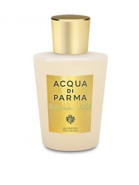 Perfectly skin-friendly with natural cleansing agents, this rich foaming gel is uniquely formulated to respect the natural balance of the skin. Jasmine extract, pro-vitamin B5 and rice proteins combine to create a luxuriously rich, soft foam that leaves the skin more radiant and smooth, while also beautifully scented. 6.7 oz. Perfectly skin-friendly with natural cleansing agents, this rich foaming gel is uniquely formulated to respect the natural balance of the skin. Jasmine extract, pro-vitamin B5 and rice proteins combine to create a luxuriously rich, soft foam that leaves the skin more radiant and smooth, while also beautifully scented. 6.7 oz.