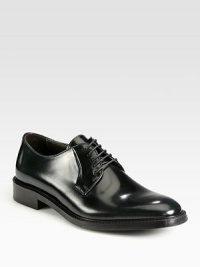 Timeless lace-up oxford rendered in smooth, supple Italian leather.Leather upperLeather liningPadded insoleRubber soleMade in ItalyOUR FIT MODEL RECOMMENDS ordering one half size down as this style runs large. Timeless lace-up oxford rendered in smooth, supple Italian leather.Leather upperLeather liningPadded insoleRubber soleMade in ItalyOUR FIT MODEL RECOMMENDS ordering one half size down as this style runs large.