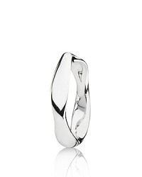 Subtle contours and liquid lines add an organic element to PANDORA's sterling silver ring. Subtle contours and liquid lines add an organic element to PANDORA's sterling silver ring.