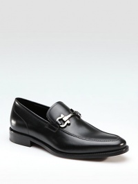 Genuine Italian style in matte leather with silver gancini bit and a comfortable rubber sole. Leather lining Padded insole Rubber sole Made in Italy Genuine Italian style in matte leather with silver gancini bit and a comfortable rubber sole. Leather lining Padded insole Rubber sole Made in Italy