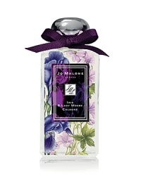 A mingling between spicy fresh, common garden geranium and noble iris, powdery and poised. Brought together on dry grass base of vetiver. A mingling between spicy fresh, common garden geranium and noble iris, powdery and poised. Brought together on dry grass base of vetiver.