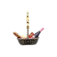 Juicy Couture - Country Picnic Basket with Champagne, Strawberries, Baguettes and Cheese - Gold Plated Charm Juicy Couture - Country Picnic Basket with Champagne, Strawberries, Baguettes and Cheese - Gold Plated Charm