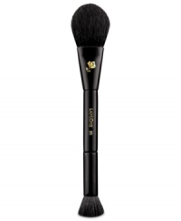 This versatile, dual-ended natural-hair brush is the ideal partner to contour the face and create a customized, naturally sculpted look. The flat, oval shape gently lays product on the skin, while the flat circular tip gives a precise application. This versatile, dual-ended natural-hair brush is the ideal partner to contour the face and create a customized, naturally sculpted look. The flat, oval shape gently lays product on the skin, while the flat circular tip gives a precise application.