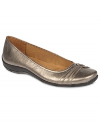 Even your inner goddess wears flats sometimes. Life Stride's Diva flats feature gathered detail on the vamp and a comfy flex sole. Even your inner goddess wears flats sometimes. Life Stride's Diva flats feature gathered detail on the vamp and a comfy flex sole.