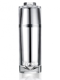 Platinum, pure, rare, eternal, and one of the world's most precious metals, gives its inspiration to La Prairie's Platinum Collection. The scientists at La Prairie have found a way to harness the powers of Platinum to provide age-defying benefits to the skin. Cellular Serum Platinum Rare contains colloidal Platinum, which helps maintain the skin's electrical balance in order to preserve natural beauty and youthful appearance. Platinum, pure, rare, eternal, and one of the world's most precious metals, gives its inspiration to La Prairie's Platinum Collection. The scientists at La Prairie have found a way to harness the powers of Platinum to provide age-defying benefits to the skin. Cellular Serum Platinum Rare contains colloidal Platinum, which helps maintain the skin's electrical balance in order to preserve natural beauty and youthful appearance.