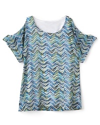 A scoop neck and oversized flutter sleeves give this zig-zag tunic a lovely drape and sassy silhouette. A scoop neck and oversized flutter sleeves give this zig-zag tunic a lovely drape and sassy silhouette.
