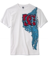 Catch the cool wave with this graphic tee from DC Shoes. Catch the cool wave with this graphic tee from DC Shoes.