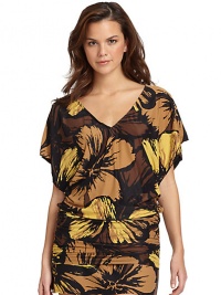 THE LOOKAllover flower printV-neckKimono sleevesSide ruchingTHE FITAbout 34 from shoulder to hemTHE MATERIAL87% nylon/13% spandexCARE & ORIGINHand washImported THE LOOKAllover flower printV-neckKimono sleevesSide ruchingTHE FITAbout 34 from shoulder to hemTHE MATERIAL87% nylon/13% spandexCARE & ORIGINHand washImported