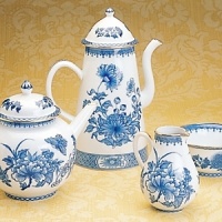 Edged in gold, this distinguished dinner service is based on a Chinese export porcelain pattern circa 1730 featuring a flowered medallion and floral sprays. Edged in gold, this distinguished dinner service is based on a Chinese export porcelain pattern circa 1730 featuring a flowered medallion and floral sprays.