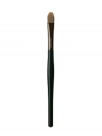 This gently tapered, flat brush enables controlled, professional application of concealer. The synthetic bristles pick up the ideal amount of concealer and distribute it smoothly for a seamless finish.Call Saks Fifth Avenue New York, (212) 753-4000 x2154, or Beverly Hills, (310) 275-4211 x5492, for a complimentary Beauty Consultation. ASK SHISEIDOFAQ 