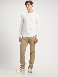 A wardrobe staple for every man of style in superbly soft cotton.CrewneckCottonMachine washImported A wardrobe staple for every man of style in superbly soft cotton.CrewneckCottonMachine washImported