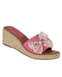 Fabulous in every way. Slip on the Ray wedge sandals with their flirty bow and espadrille heel for a sassy finish to your look. Fabulous in every way. Slip on the Ray wedge sandals with their flirty bow and espadrille heel for a sassy finish to your look.
