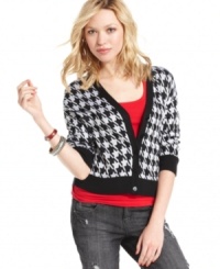 Love to layer? This houndstooth-print cardigan from Confess brings bold style to your jeans and tee uniform! Love to layer? This houndstooth-print cardigan from Confess brings bold style to your jeans and tee uniform!