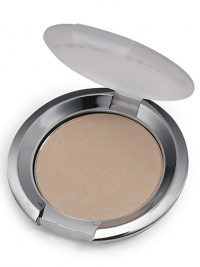 SHINE EYE SHADE is a light-textured shadow with a wonderful pearlescent glow. A high density of real pearl create its fine, crease-proof consistency that actually smoothes unevenness. Worn on its own, Shine Eye Shade creates a wash of liquid iridescence or creates a bright accent for matte shadows. 