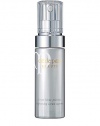 An advanced-performance brightening serum which defies conditions that lead to dark spots. Creates a dramatically luminous, even-toned complexion that appears to glow from within. Contains exclusive Clé de Pea Beauté ingredients including Illuminating Complex to reduce cellular stress, regulate cell turnover and improve skin's barrier function. It also includes Brilliant Color Controller to prevent the skin from appearing dull from collagen glycation.